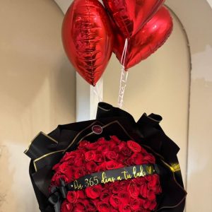 100 rosas con globos, y listón personalizado